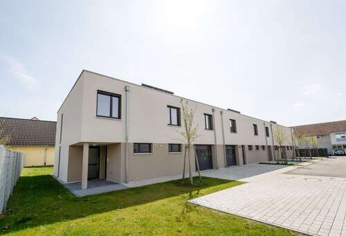 2017_04_07_Familienheim_H+ñuser (40 von 81) - Modernes Reihenendhaus mit Wohn- und Gewerbeanteil + Garten, Garage & 3 Stellplätzen in Rheinstetten