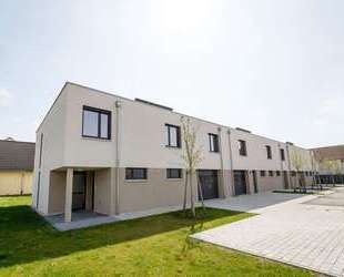 Modernes Reihenendhaus mit Wohn- und Gewerbeanteil + Garten, Garage & 3 Stellplätzen in Rheinstetten