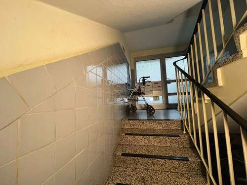 Treppenhaus Hauseingang - Anlageobjekt mit 418,40 m² in Bochum zum Kaufen