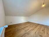 Schlafzimmer - Dachgeschoßwohnung mit 40,00 m&sup2; in Saarbrücken-Halberg zur Miete