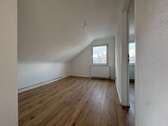 Schlafzimmer - Sanierte 2-Zimmer-Dachgeschosswohnung mit neuem Bad in Ensheim