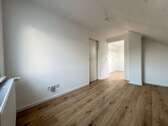 Wohnzimmer - 2 Zimmer Dachgeschoßwohnung zur Miete in Saarbrücken-Halberg
