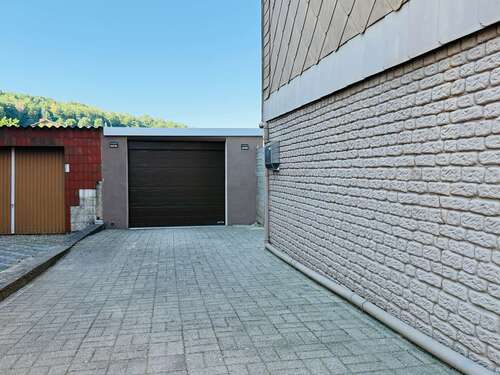 Einfahrt / Garage - Einfamilienhaus mit 108,00 m&sup2; in Spiesen-Elversberg zum Kaufen