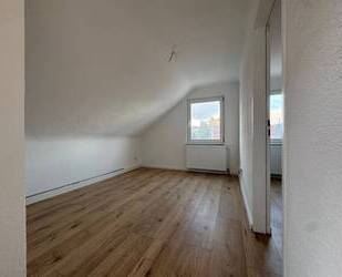 Sanierte 2-Zimmer-Dachgeschosswohnung mit neuem Bad in Ensheim - Saarbrücken-Halberg
