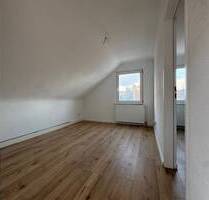 Sanierte 2-Zimmer-Dachgeschosswohnung mit neuem Bad in Ensheim - Saarbrücken-Halberg