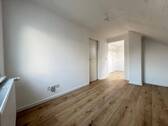 Wohnzimmer - 2 Zimmer Etagenwohnung zur Miete in Saarbrücken-Halberg