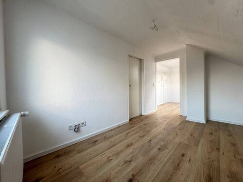 Wohnzimmer - 2 Zimmer Etagenwohnung zur Miete in Saarbrücken-Halberg