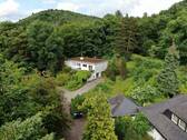 Titelbild - Bungalow mit Weitblick in IGB-Sengscheid, 2.570?m², Waldlage, absolute Privatsphäre + Baugrundstück