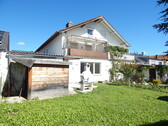 Hausansicht - Sanierungsbedürftige Doppelhaushälfte in SalzburghofenFreilassing - frei ab sofort.
