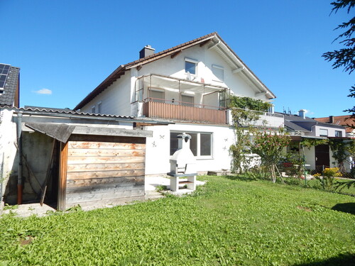 Hausansicht - Sanierungsbedürftige Doppelhaushälfte in SalzburghofenFreilassing - frei ab sofort.