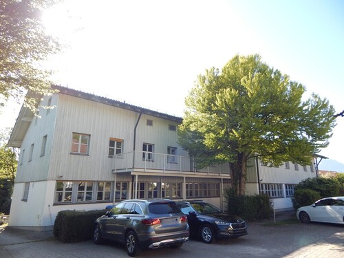 Außenansicht - Flexible Wohn- und Gewerbeeinheit in 83404 Ainring mit Terrasse und idealer Work-Life-Kombination