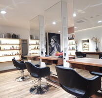 Ablösefreier, klimatisierter Friseursalon in 83395 Freilassing – voll ausgestattet, sofort bezugsfertig!
