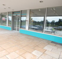 Gewerbefläche am Ortseingang von Freilassing - gute Zufahrtsmöglichkeit und Parkplätze vor dem Haus