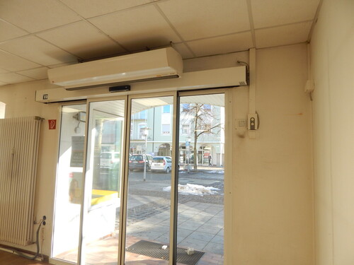 Eingangsbereich mit Luftschleier - 