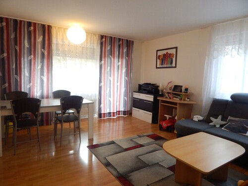 Wohnzimmer - Etagenwohnung mit 56,00 m² in Freilassing zum Kaufen