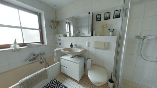 Badezimmer - Etagenwohnung mit 66,00 m&sup2; in Freilassing zum Kaufen