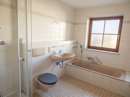 Badezimmer - 2 Zimmer Etagenwohnung in Freilassing