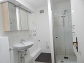 Bad mit Dusche - 