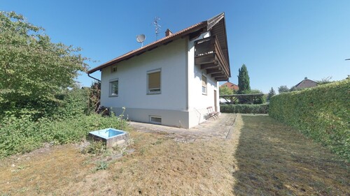 Außenansicht - Einfamilienhaus mit Garten und viel Potential in Freilassing - Verkauf erfolgt im Bieterverfahren!