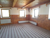 Wohnzimmer EG - 8 Zimmer Zweifamilienhaus in Oberteisendorf