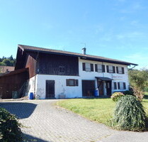 Bauernhaus – teilsaniert, als Ein- oder Zweifamilienhaus nutzbar, in ruhiger Lage in Oberteisendorf