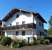 Vermietetes Zweifamilienhaus mit Entwicklungspotenzial in idyllischer Lage von Oberteisendorf