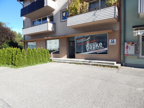 Ansicht - Gewerbefläche mit Parkplätzen direkt vor der Tür in 83404 Ainring, ab 01.11.2025 verfügbar