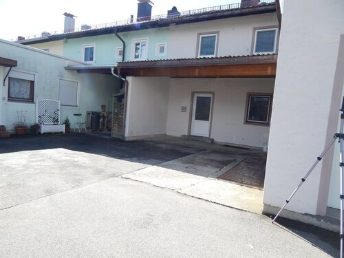Eingang/Parkplatz - Etagenwohnung mit 47,50 m² in Ainring zum Kaufen
