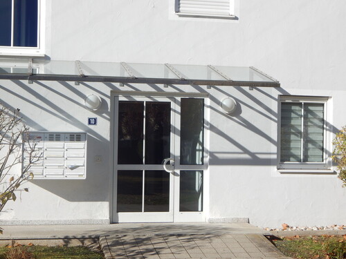 Haustür - Etagenwohnung mit 54,00 m² in Freilassing zum Kaufen