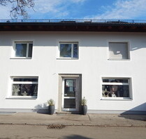 Voll ausgestatteter Friseursalon in 83416 Saaldorf - Parkplätze vor dem Haus! Frei ab 01.04.2026 - Saaldorf-Surheim