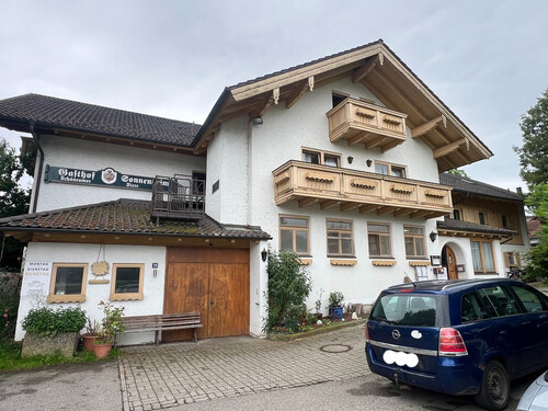 Ansicht Parkplatz - 15 Zimmer Gaststätte, Restaurant, Lokal zur Miete in Saaldorf-Surheim