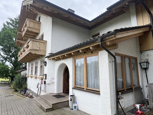 Ansicht Parkplatz 2 - Wir verpachten eine Gaststätte mit Hotelbetrieb in Saaldorf-Surheim, im Berchtesgadener Land.