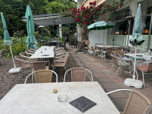 Terrasse Bild 1 - 15 Zimmer Gaststätte, Restaurant, Lokal in Saaldorf-Surheim