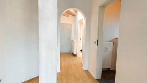 Flur - Dachgeschoßwohnung mit 70,50 m&sup2; in Piding zum Kaufen