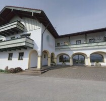 Attraktive, großzügige 3-Zimmer-Mietwohnung mit Galerie und Balkon in Ainring - sofort verfügbar!