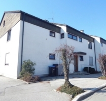 2-Zimmer-Mietwohnung in Freilassing, Ortsteil Hofham. 1. Obergeschoss mit Südbalkon. Frei ab sofort.