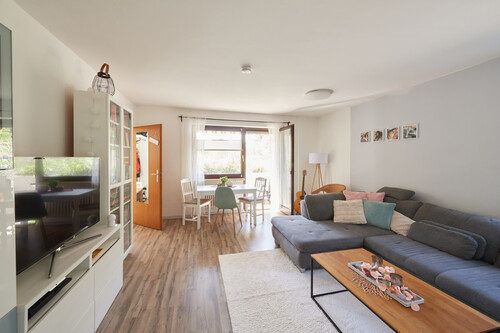 Wohnzimmer - 2 Zimmer Erdgeschoßwohnung in Ainring