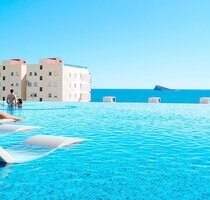 Wohnungen mit 2 Schlafzimmern, 2 Bädern, Klimaanlage, Fußbodenheizung in Bädern, Kfz-Stellplatz und Meerblick nur 100 m vom Strand - Benidorm Valencia