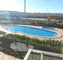 Moderne und komfortable Reihenhäuser mit 2 Schlafzimmern, 2 Bädern und Gemeinschaftspool in Golfanlage - Entrenaranjos Valencia
