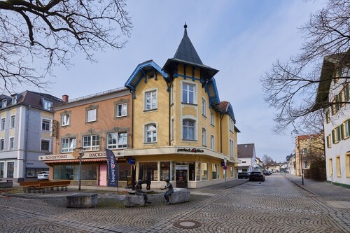 Außenansicht - Attraktives Wohn- und Geschäftshaus in Toplage von Freilassing – sichere Rendite & Potenzial