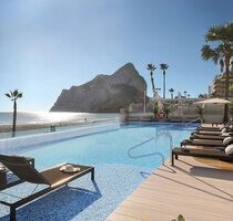 Wohnungen mit 1 Schlafzimmer, 1 Bad, Klimaanlage, Fußbodenheizung in Bädern, Kfz-Stellplatz und Meerblick in erster Linie am Strand - Calpe Valencia
