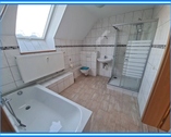 Bad mit Wanne und Dusche - 3 Zimmer Etagenwohnung zur Miete in Osternienburger Land