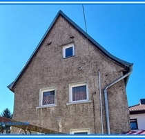 Ehemaliger Bauernhof mit Wohnhaus und Scheune in der Kaiserpfalz OT Bucha