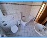 Bad mit Wanne - 2 Zimmer Etagenwohnung zur Miete in Köthen