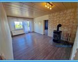 Wohnzimmer mit Kaminofen - 4 Zimmer 4- Zimmerwohnung zum Kaufen in Reppichau