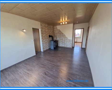 Wohnzimmer - 4 Zimmer 4- Zimmerwohnung in Reppichau