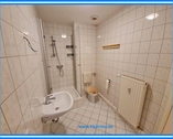 Bad mit Dusche - 2 Zimmer Etagenwohnung in Köthen