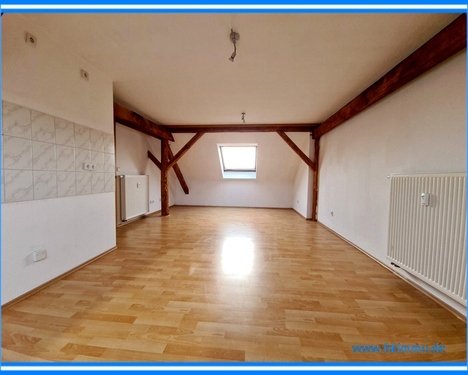 Wohnzimmer mit Küche - 3 Zimmer Etagenwohnung zur Miete in Köthen