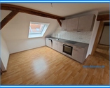 3-Raumwohnung in Köthen im Dachgeschoß - Wohnzimmer und Küche - 3-Raumwohnung unterm Dach in KöthenAnhalt - Einbauküche ist dabei