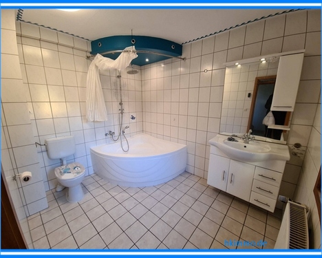 Bad im OG - 5 Zimmer Maisonettenwohnung zur Miete in Köthen